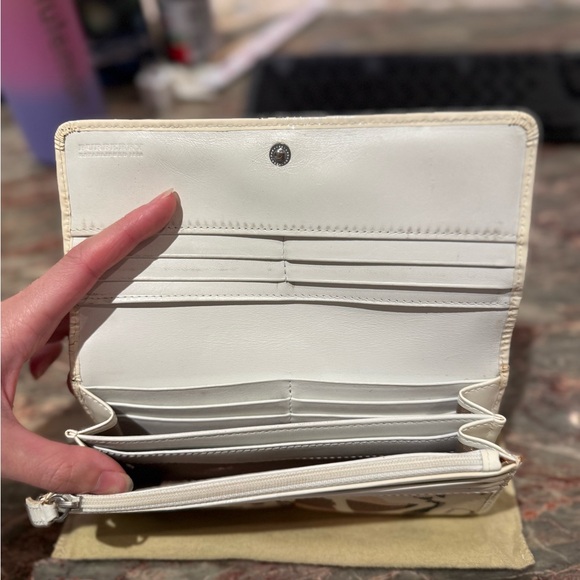 Burberry Heart Print Wallet - Picture 4 of 5